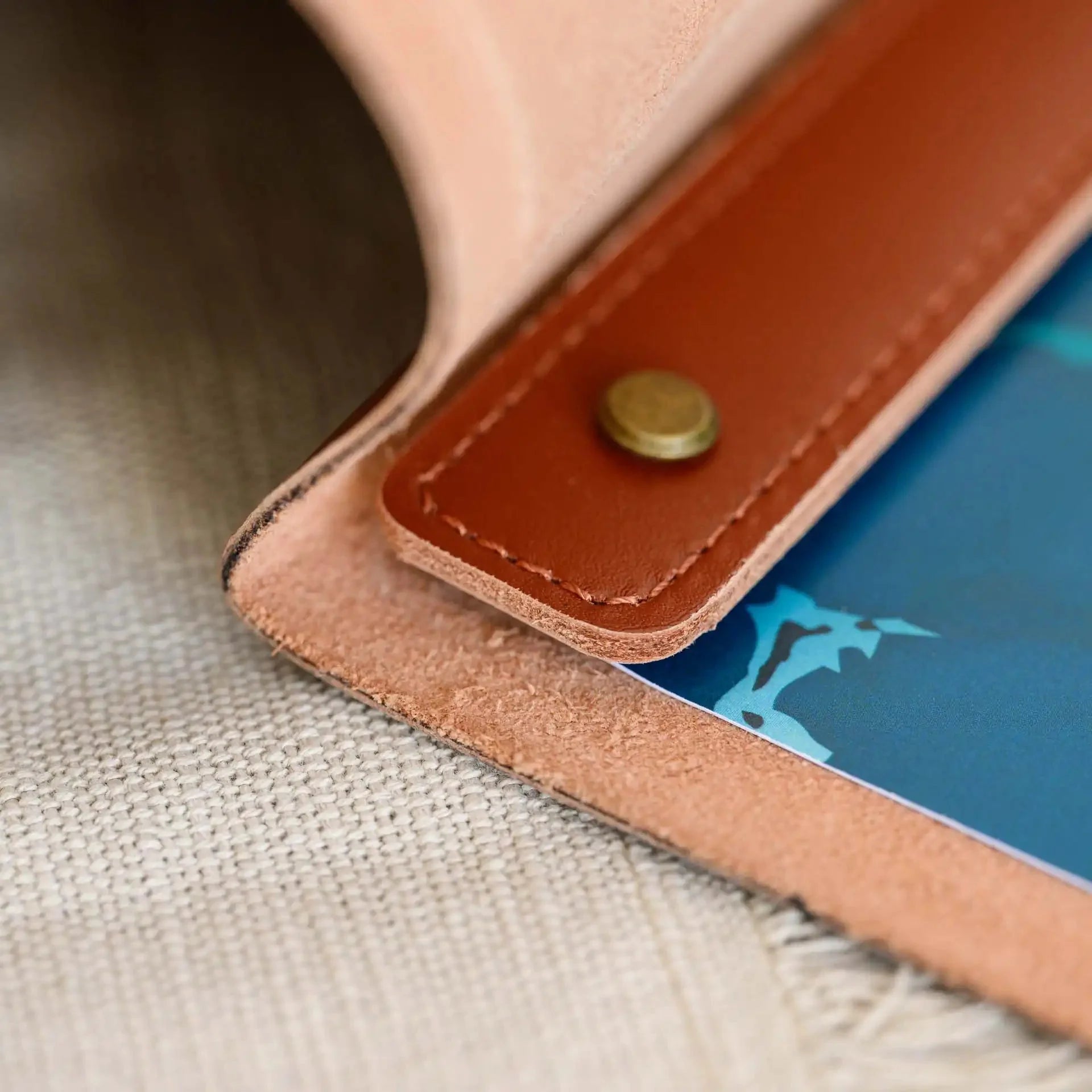 Basic Leather Menu Holder with fixing by Screws and Plank (LM02A4) - inkohoreca - shop