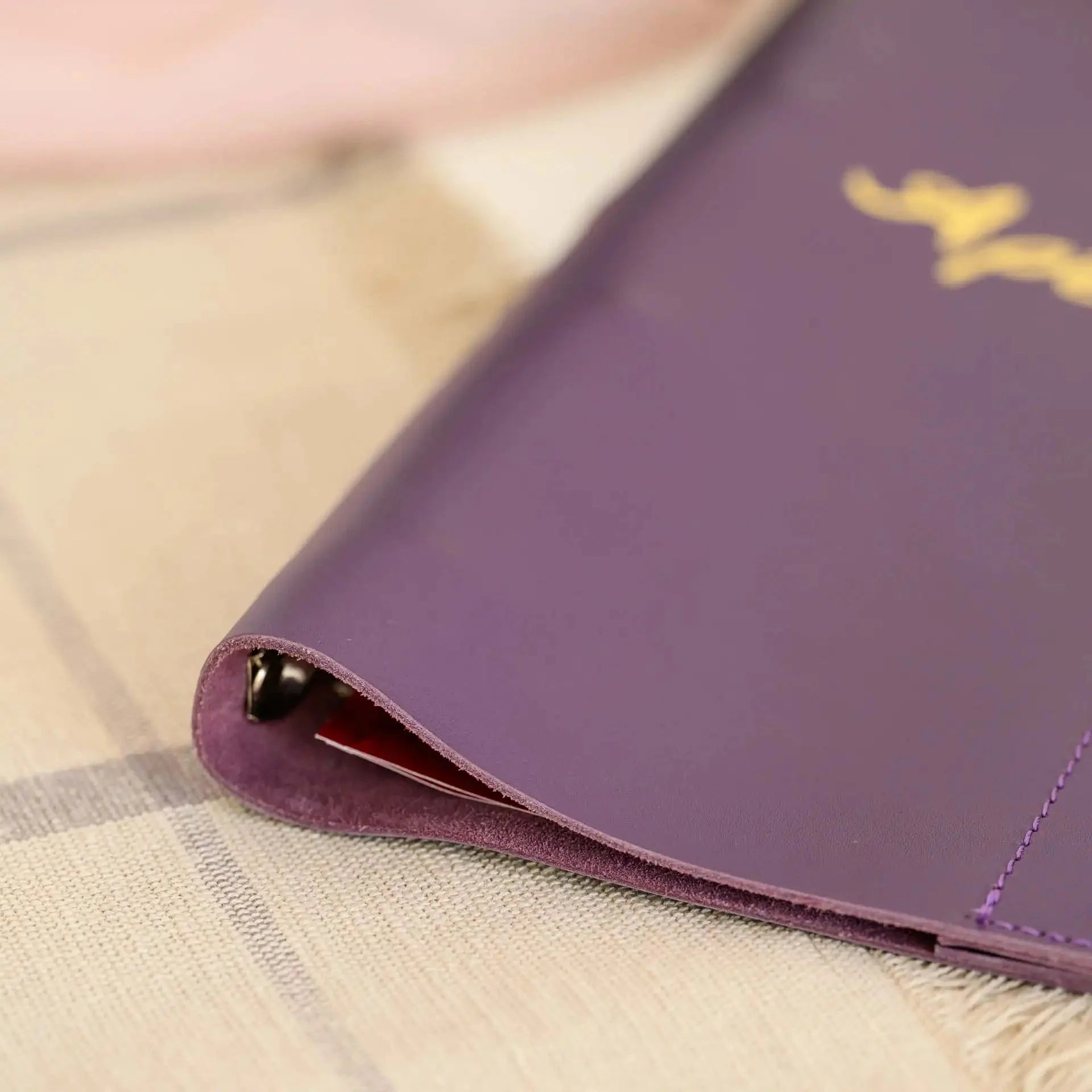 Basic Leather Wine List Holder with Ring Binder Mechanism (LM01A6) - inkohoreca - shop