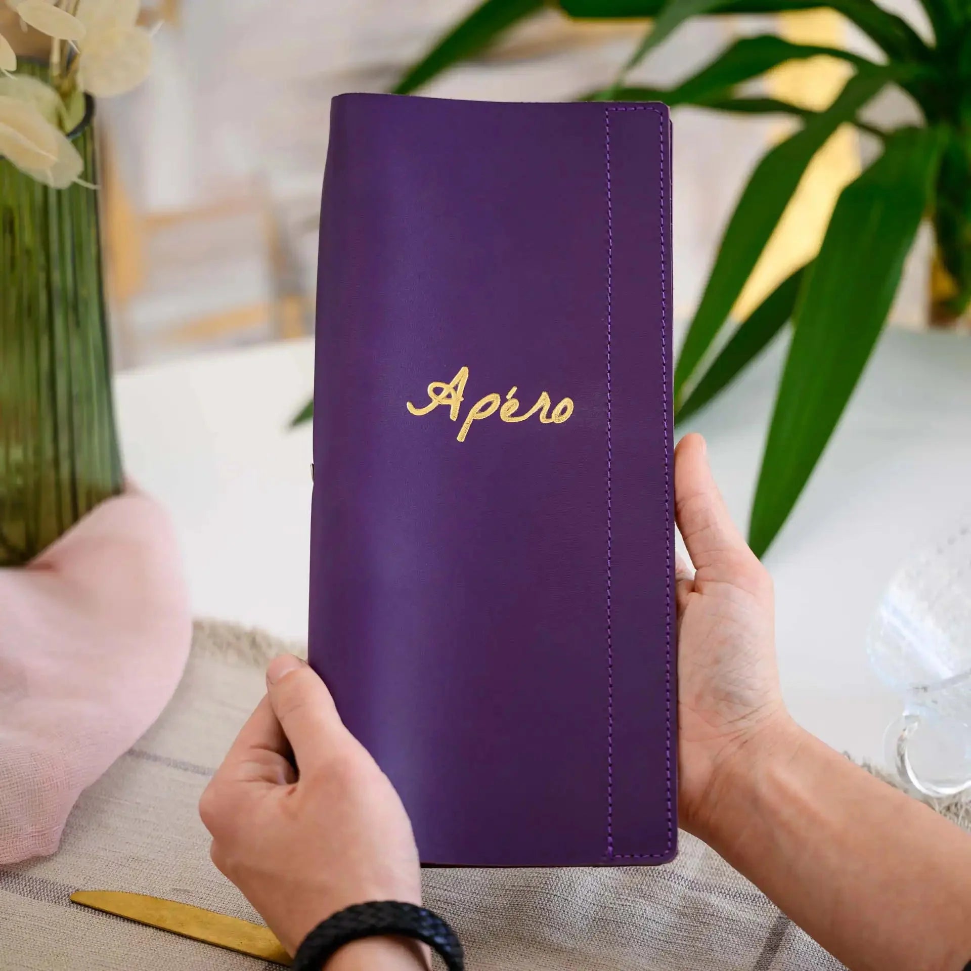 Basic Leather Wine List Holder with Ring Binder Mechanism (LM01A6) - inkohoreca - shop