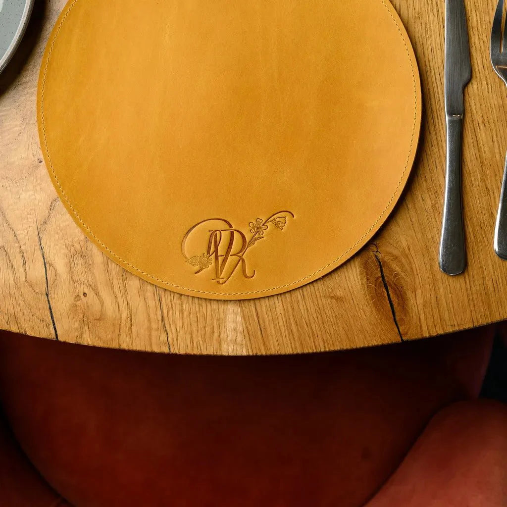 High-quality Circle-Shaped Placemat made from Crazy Horse leather. Designed for long-lasting use, it enhances any dining space with its timeless charm and durability.
