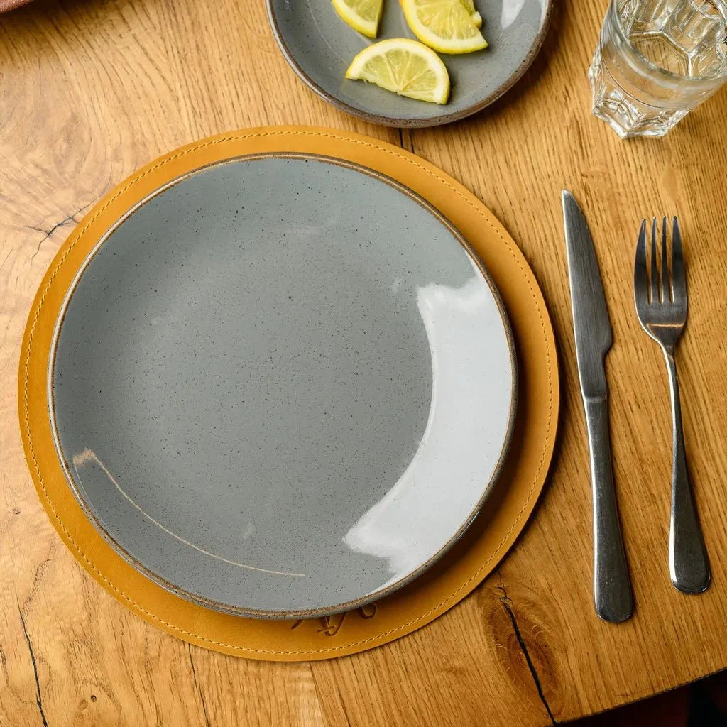 Enhance your table setting with a Circle-Shaped Placemat in Crazy Horse leather. Water-resistant, long-lasting, and designed to age gracefully over time.