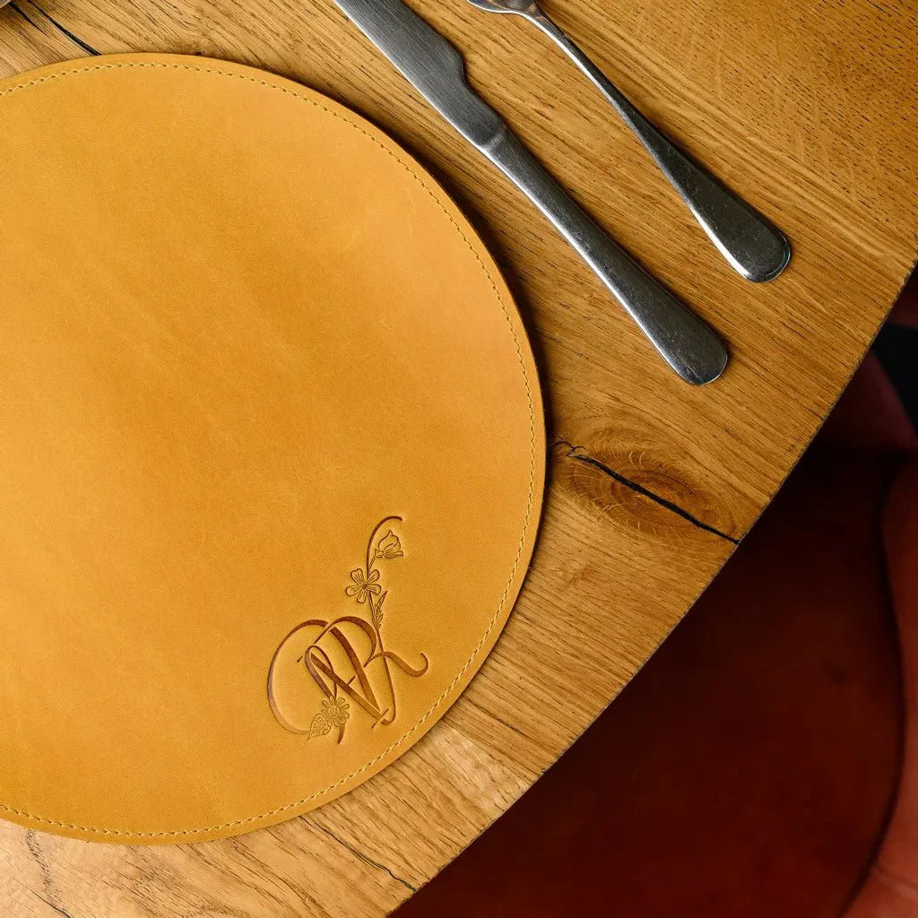 Handcrafted Circle-Shaped Placemat in Crazy Horse leather, featuring a vintage look that ages beautifully. A stylish and functional addition to any table setting.