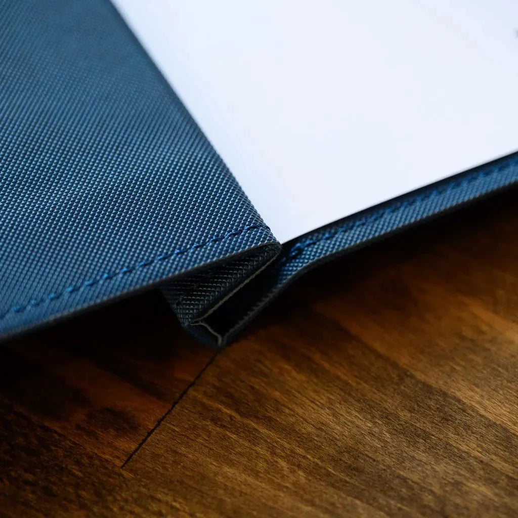 Elegant Faux Leather Menu Cover with Clear Plastic Inserts – Professional menu holder featuring clear plastic sleeves, ensuring easy menu updates while protecting pages from stains and damage.