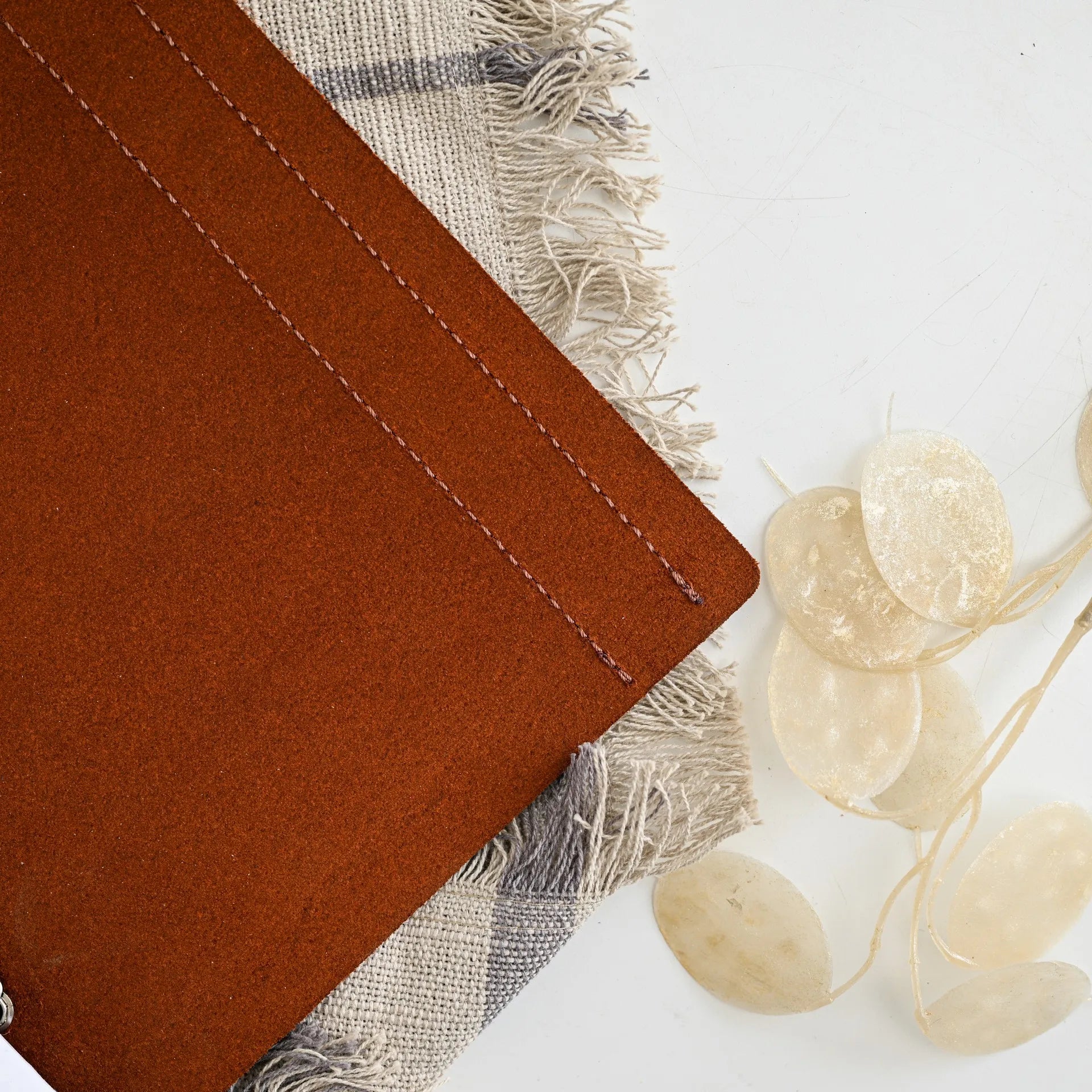 Leather Menu Holder with Holster Screw and Rubber String fixing with Crazy Horse leather (LM07A5) - inkohoreca - shop