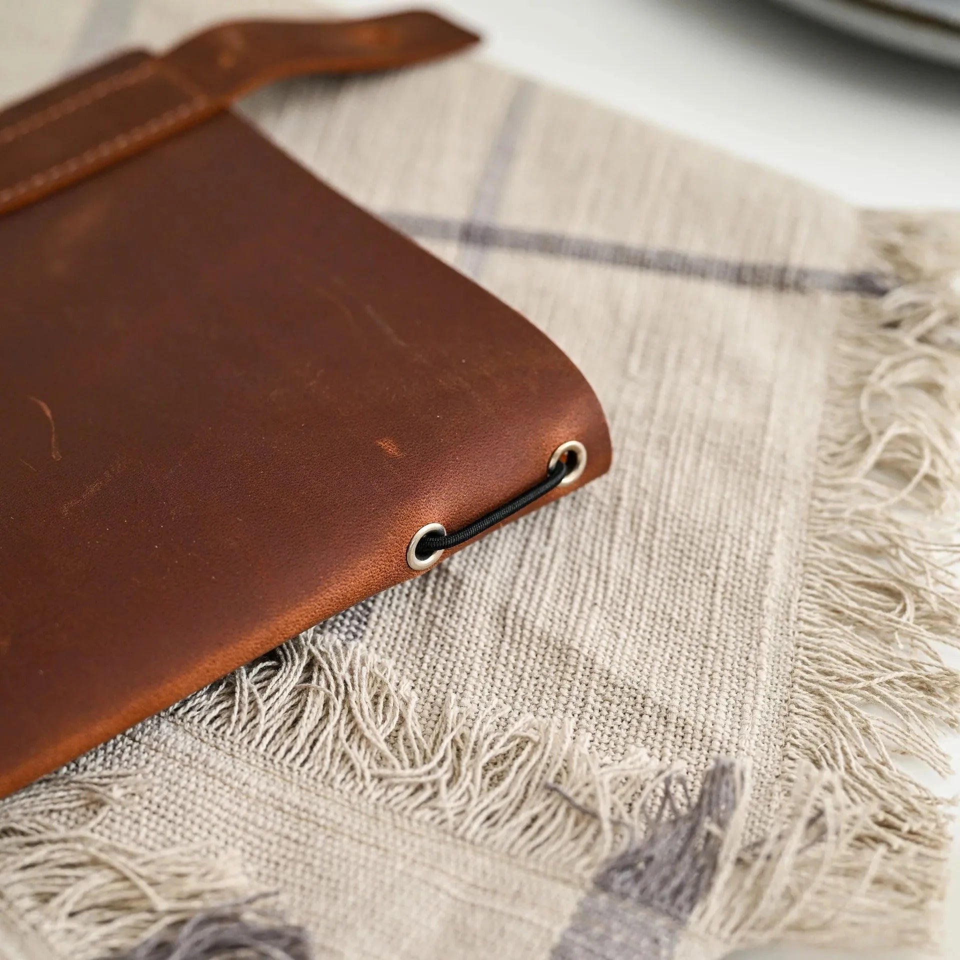 Leather Menu Holder with Holster Screw and Rubber String fixing with Crazy Horse leather (LM07A5) - inkohoreca - shop