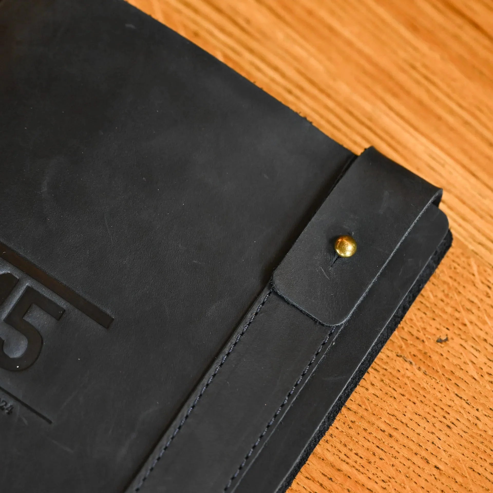 Leather Menu Holder with Holster Screw and Rubber String fixing with Crazy Horse leather (LM07A5) - inkohoreca - shop
