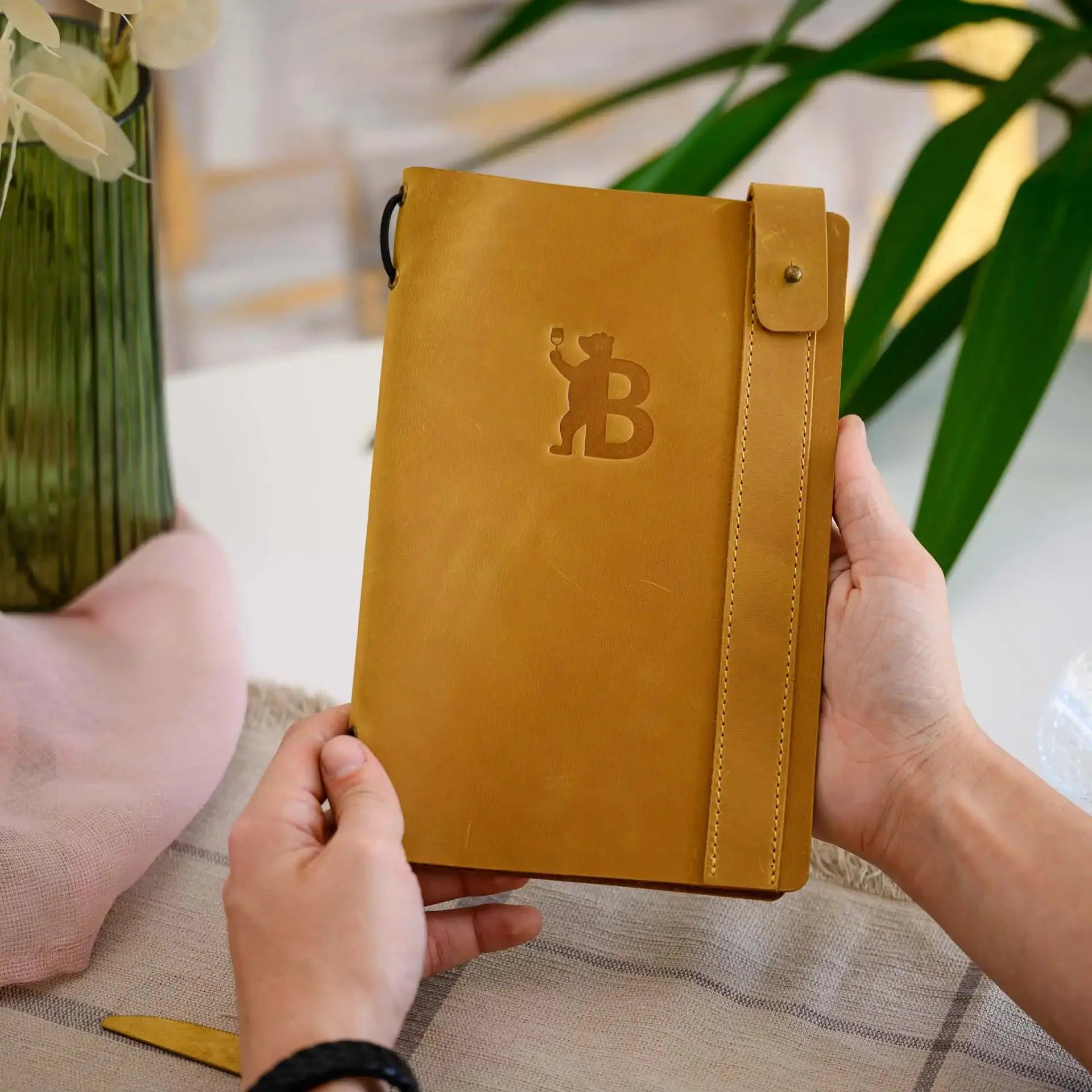 Leather Menu Holder with Holster Screw and Rubber String fixing with Crazy Horse leather (LM07A5) - inkohoreca - shop