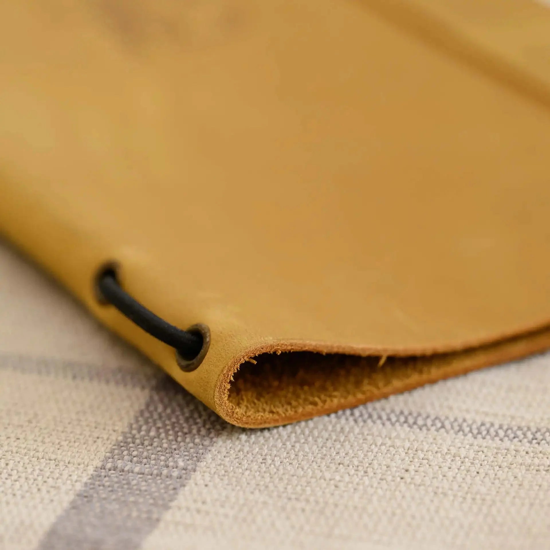 Leather Menu Holder with Holster Screw and Rubber String fixing with Crazy Horse leather (LM07A5) - inkohoreca - shop