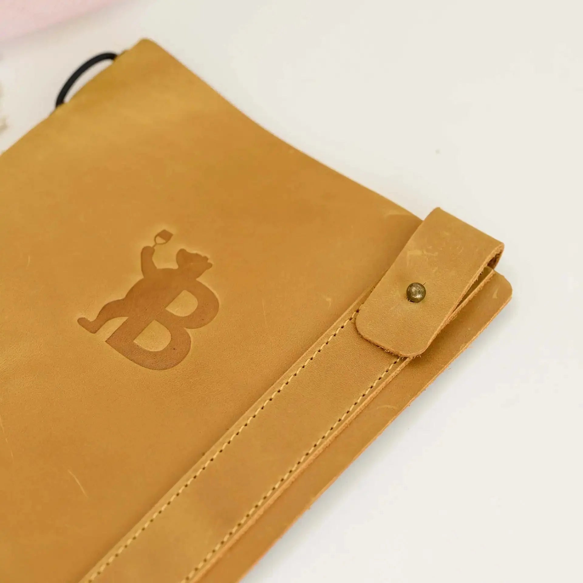 Leather Menu Holder with Holster Screw and Rubber String fixing with Crazy Horse leather (LM07A5) - inkohoreca - shop