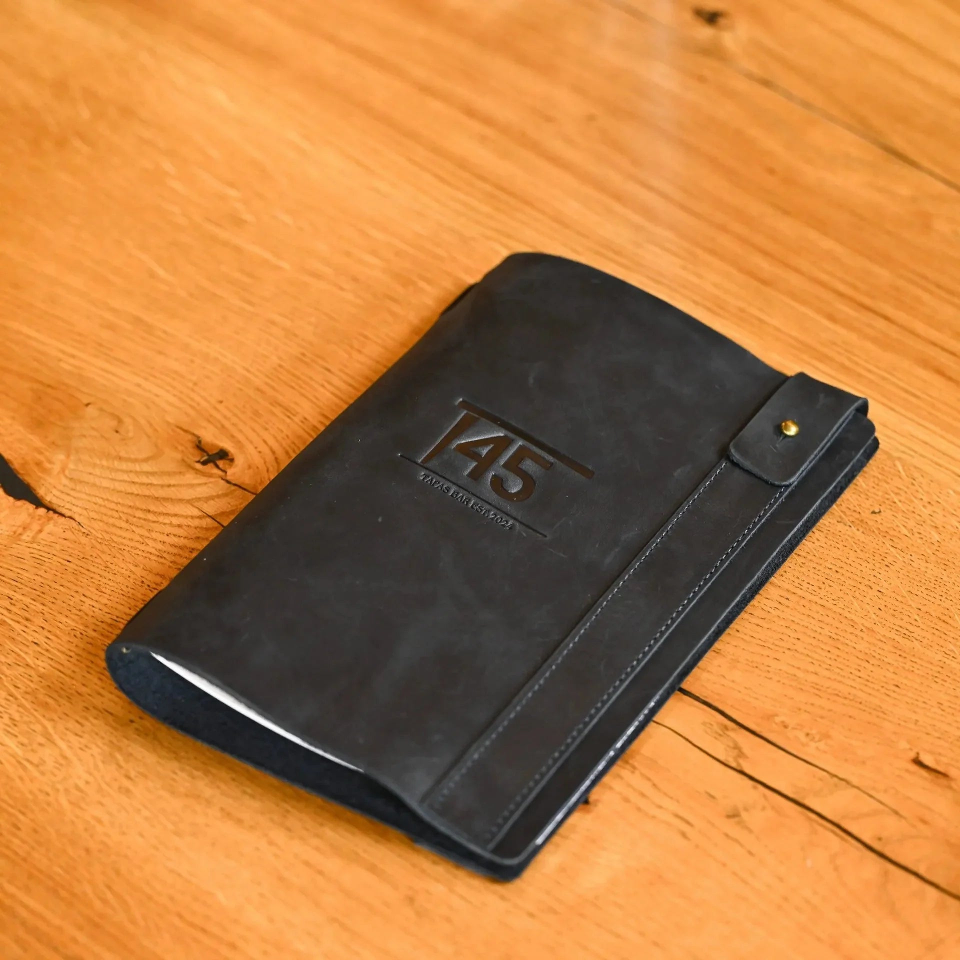 Leather Menu Holder with Holster Screw and Rubber String fixing with Crazy Horse leather (LM07A5) - inkohoreca - shop