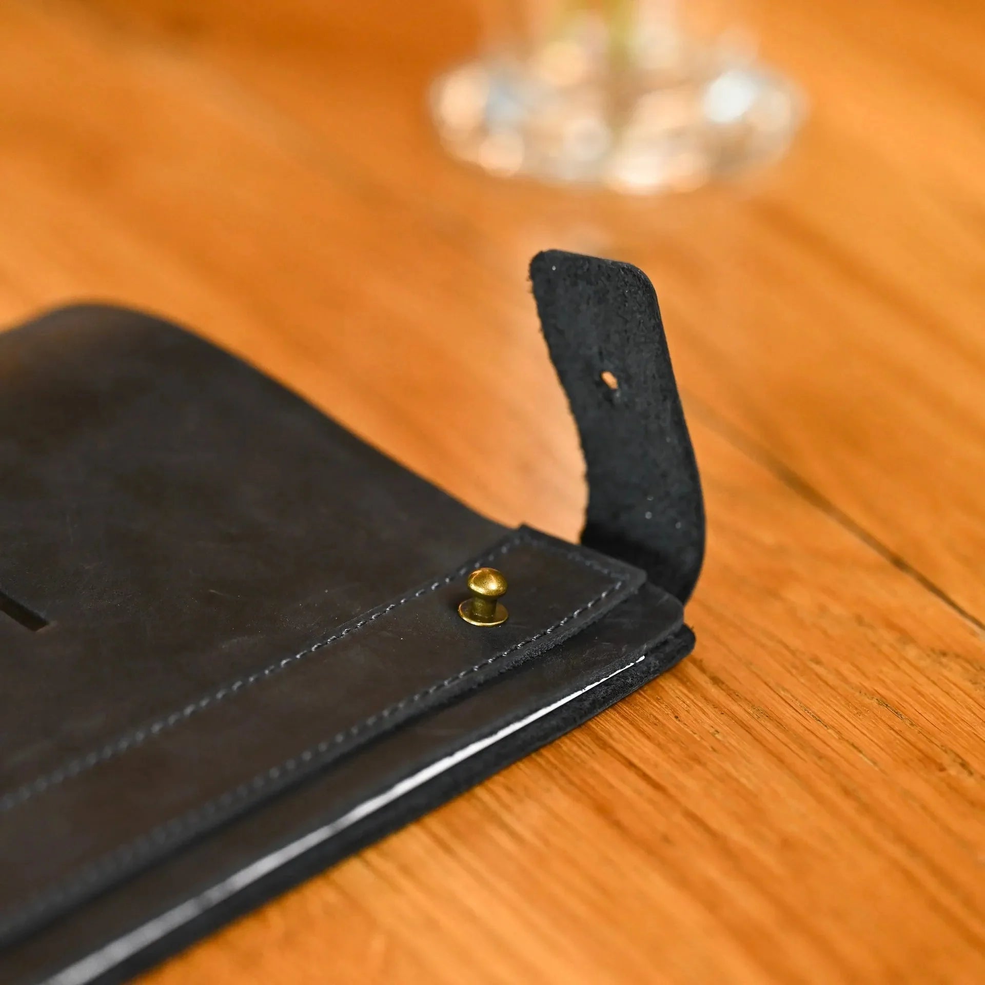 Leather Menu Holder with Holster Screw and Rubber String fixing with Crazy Horse leather (LM07A5) - inkohoreca - shop