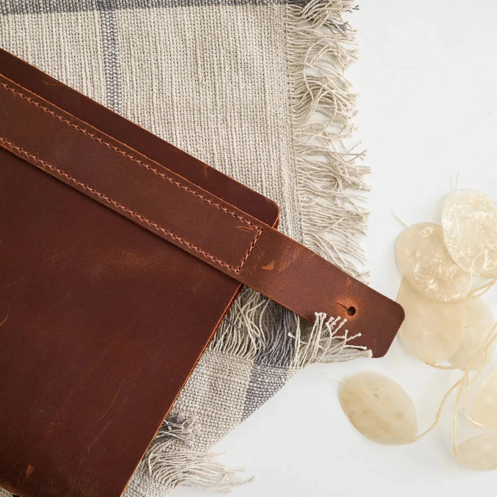 Leather Menu Holder with Holster Screw and Rubber String fixing with Crazy Horse leather (LM07A5) - inkohoreca - shop
