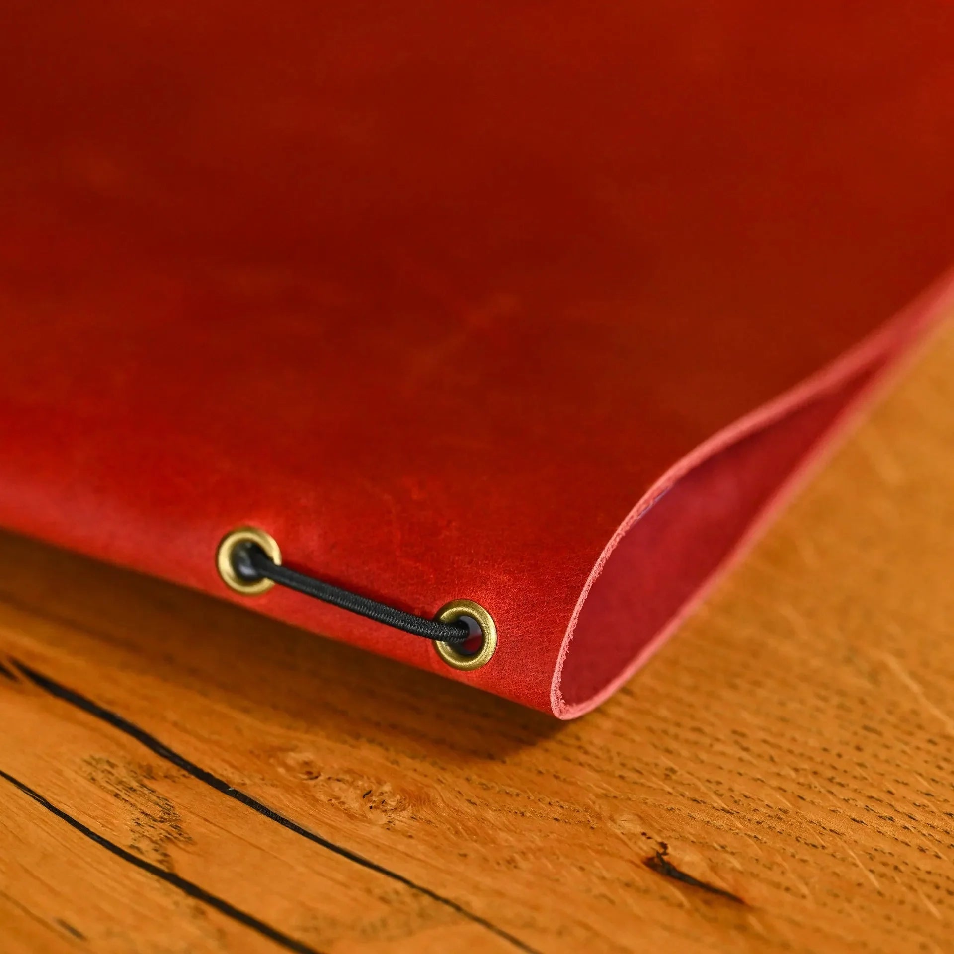 Leather Menu Holder with Rubber String fixing with Crazy Horse leather (LM06A4) - inkohoreca - shop