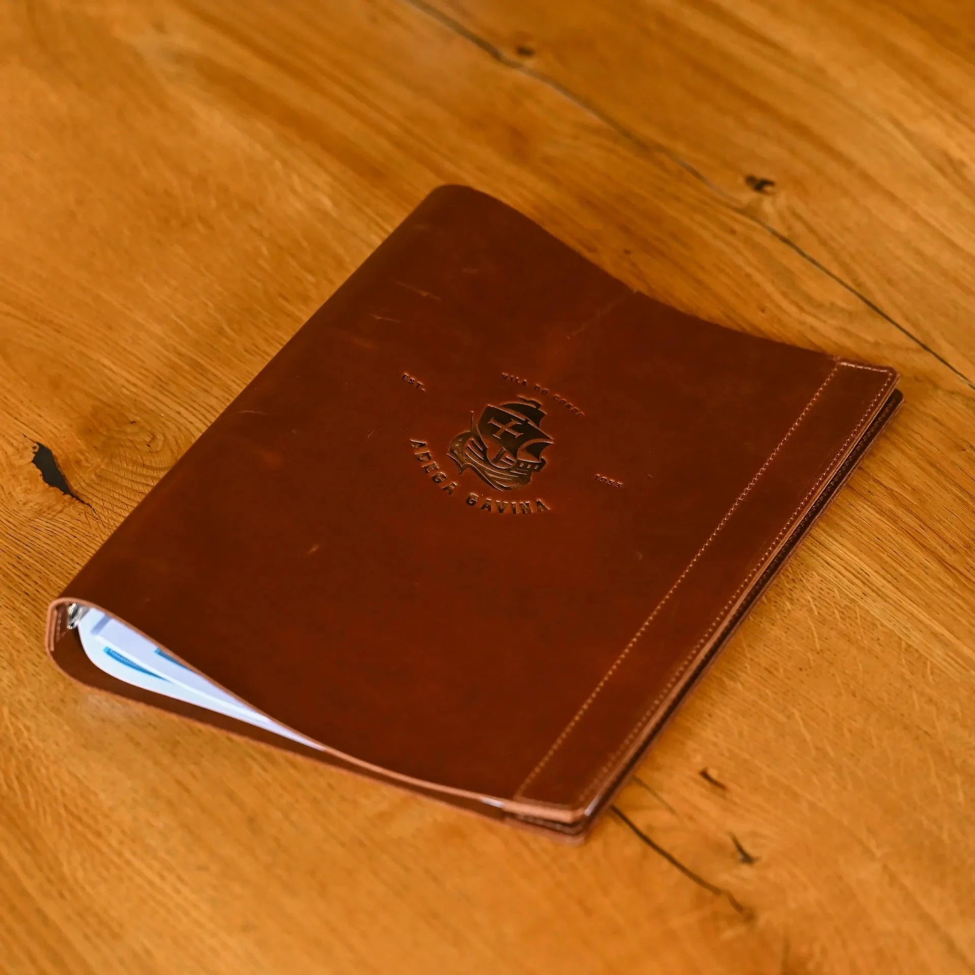 Menu Holder with Ring Binder Mechanism with Crazy Horse leather (LM01A4) - inkohoreca - shop