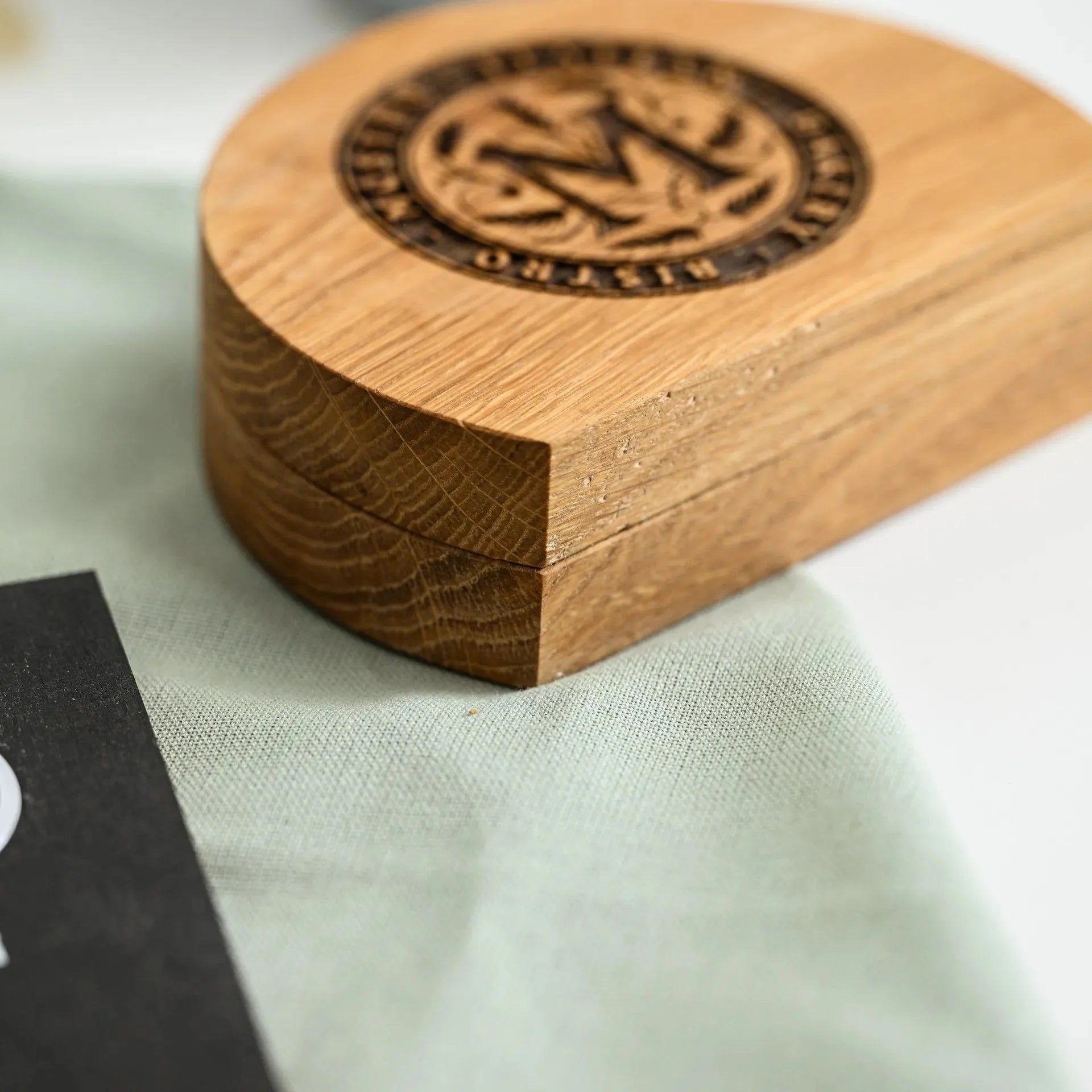 NFC Tag and QR Code Sign at Wooden Stand (NW03) - inkohoreca - shop