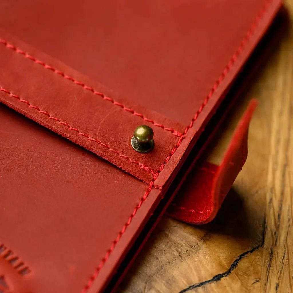 Durable and stylish Crazy Horse leather notebook with closure, designed for waiters who need a reliable and elegant way to store notes and orders.