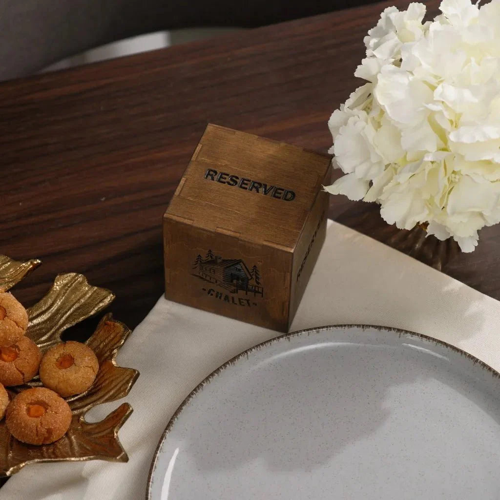 High-quality engraved wood reserved plate for cafés and hotels.