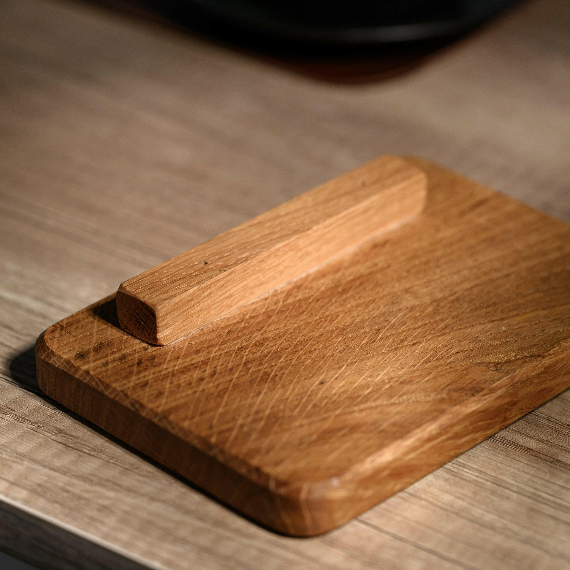 QR Menu Sign on Acrylic Tablet and Oaken base (QW01) - inkohoreca - shop