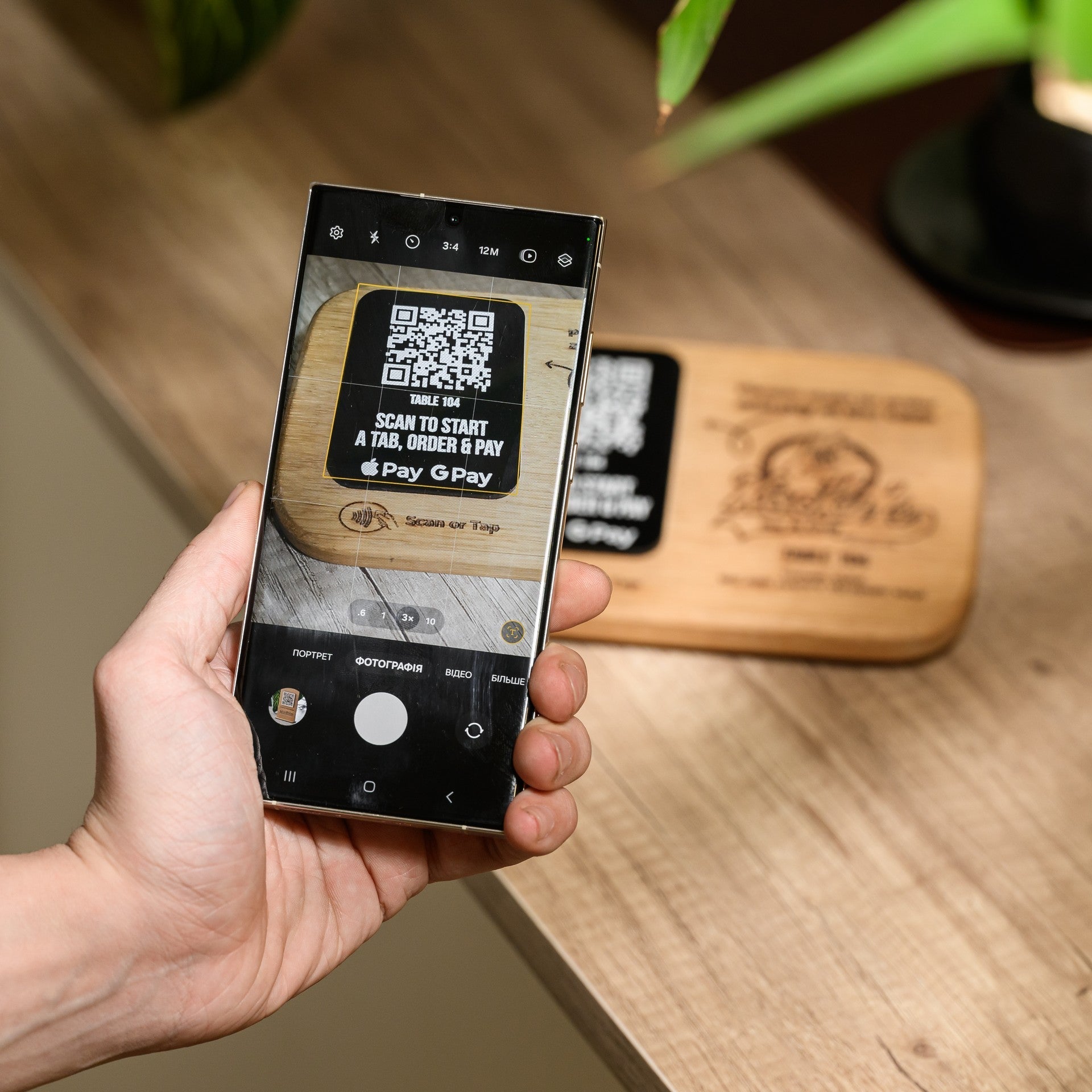QR Menu Sign on Acrylic Tablet and Oaken base (QW01) - inkohoreca - shop
