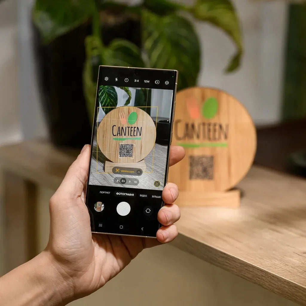 QR Menu Sign Printed on Round Oak Stand (QW03V2) - inkohoreca - shop