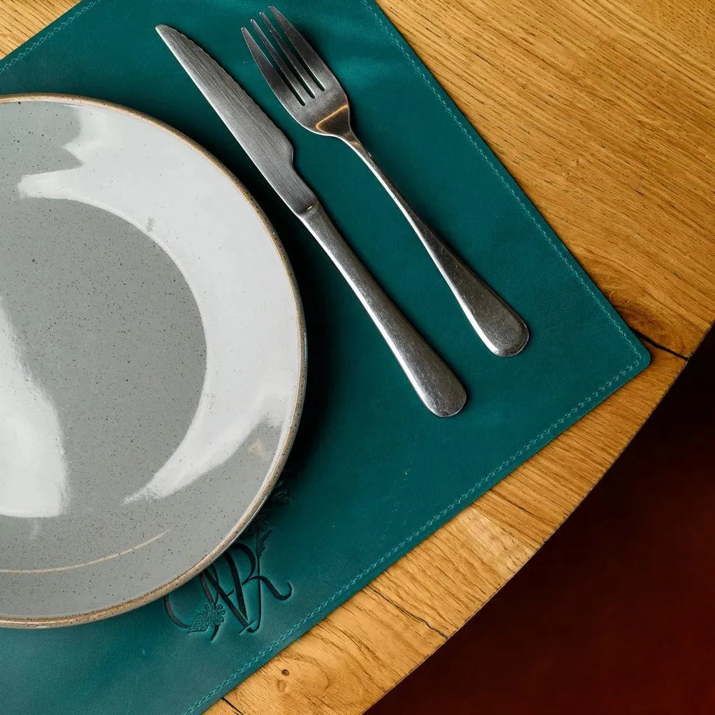 High-end Crazy Horse leather placemat with a soft yet durable finish, ideal for daily use in homes, restaurants, and hotels.