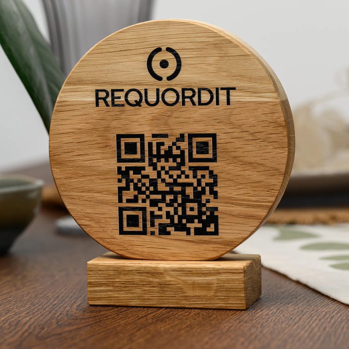 QR стенд дубовий з УФ друком