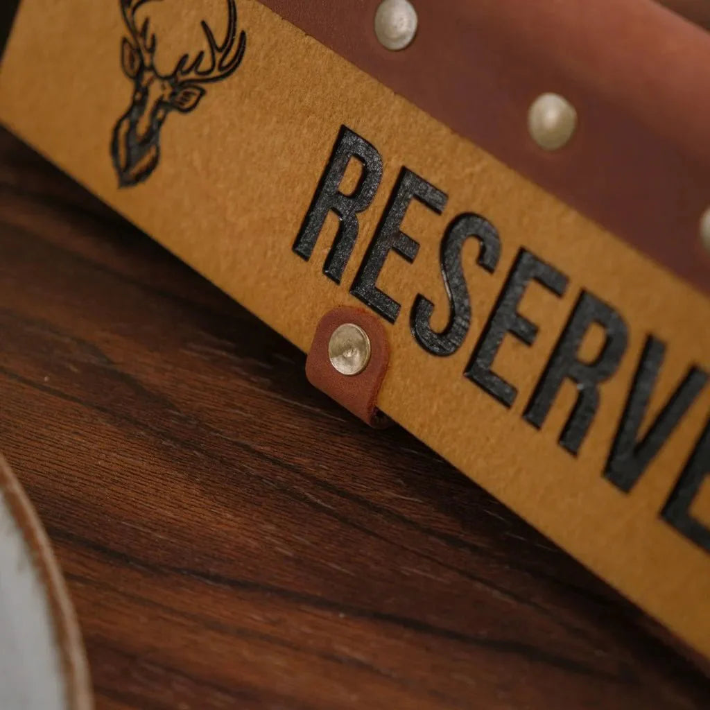 Versatile wooden reserve plate for all types of dining spaces.