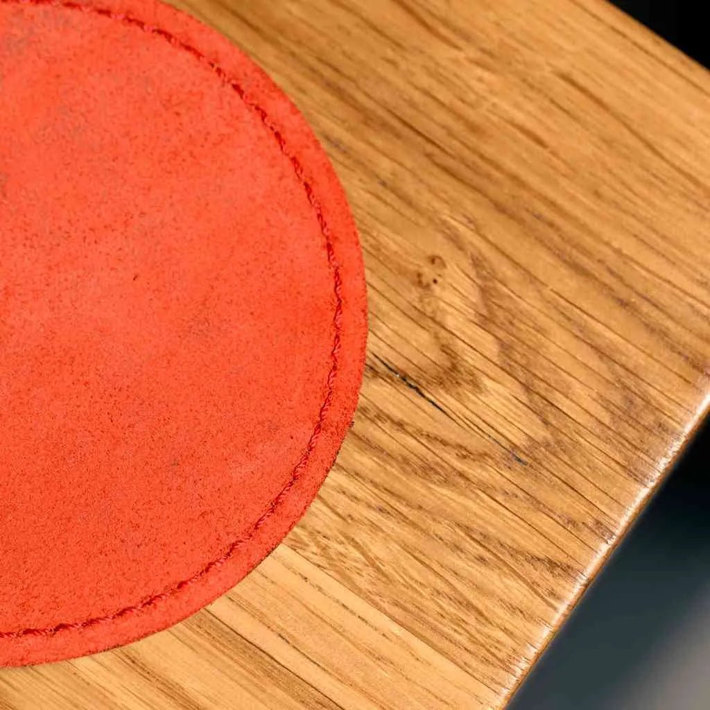 Круглий шкіряний костер зі шкіри Crazy Horse темно-сірого (або іншого) кольору.