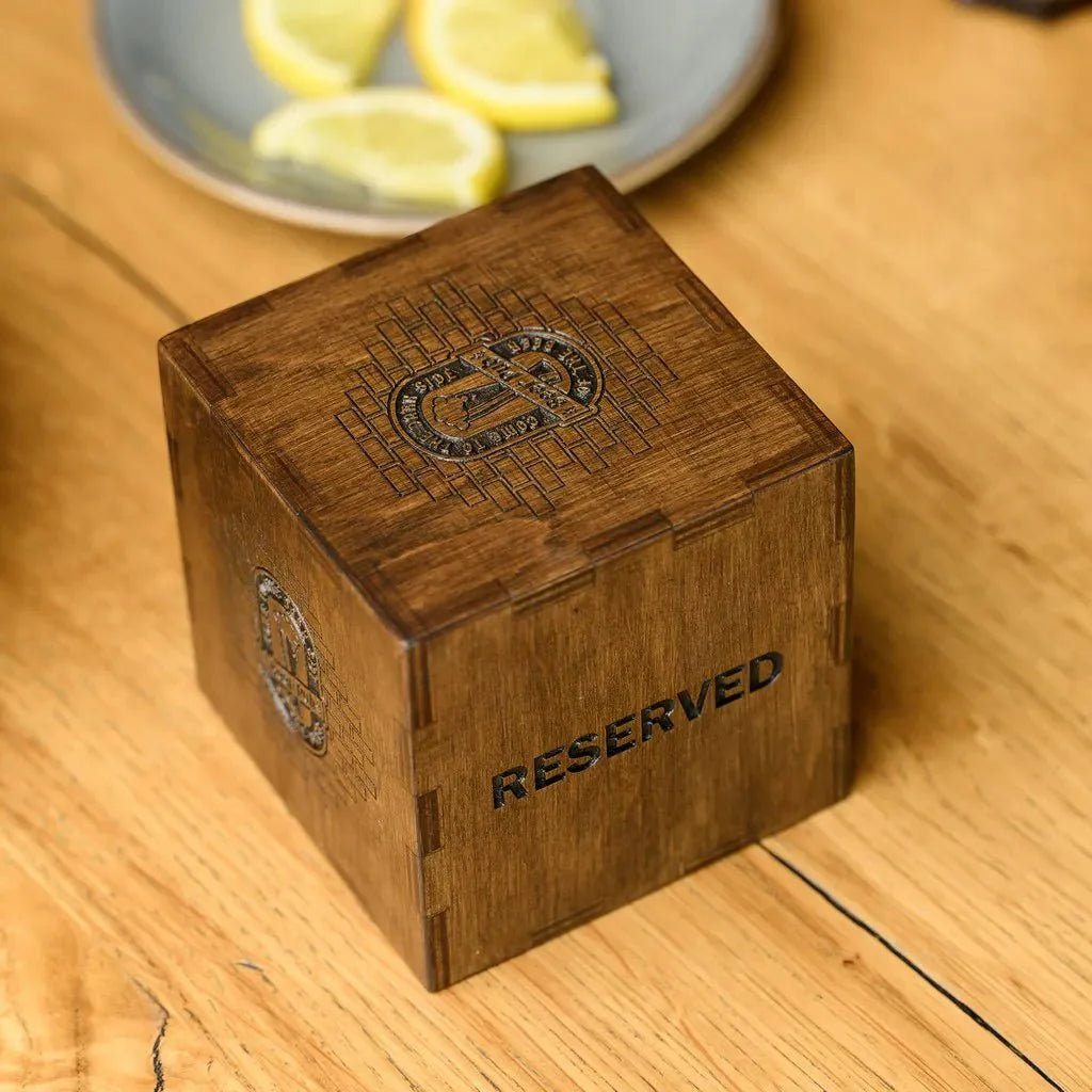 Premium wooden reserve plate designed for professional use.