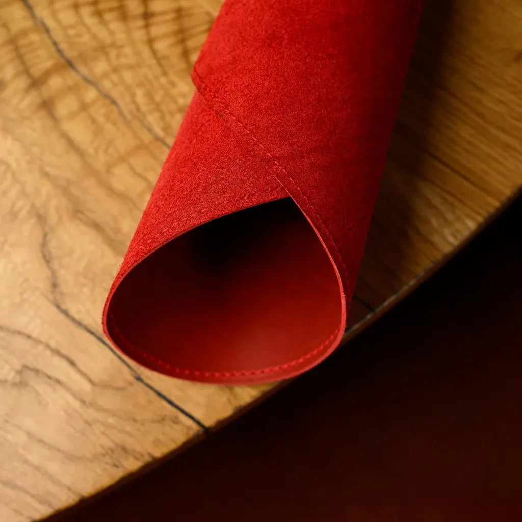 Luxury teardrop leather placemat, made from full-grain Crazy Horse leather with a waxed finish. Enhances dining aesthetics with its rich texture and vintage charm.