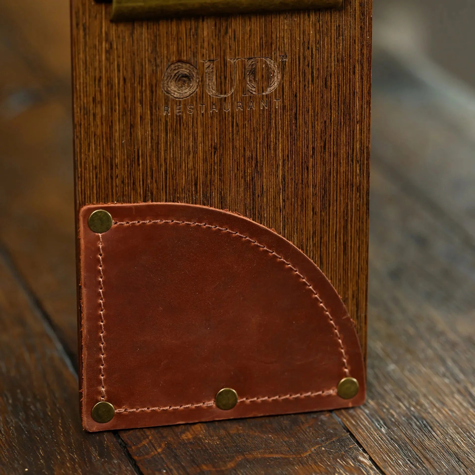 Veneered HDF Check Presenter witn Brass Binder in Dark Walnut Colour - inkohoreca - shop