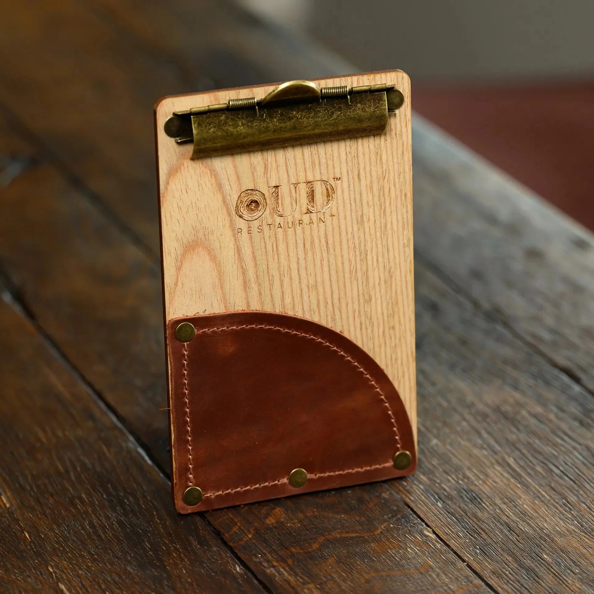 Veneered HDF Check Presenter witn Brass Binder in Light Oak Colour - inkohoreca - shop