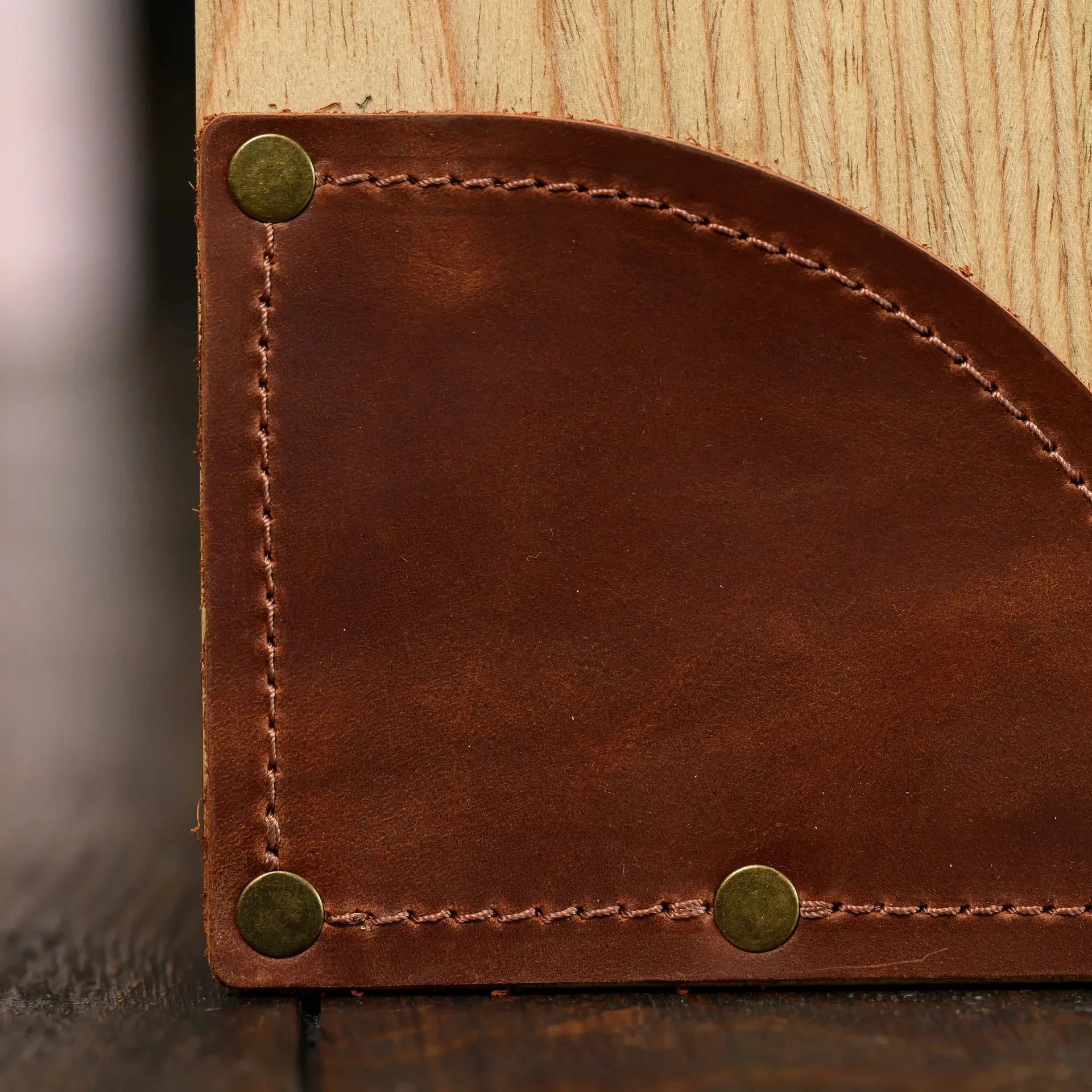 Veneered HDF Check Presenter witn Brass Binder in Light Oak Colour - inkohoreca - shop