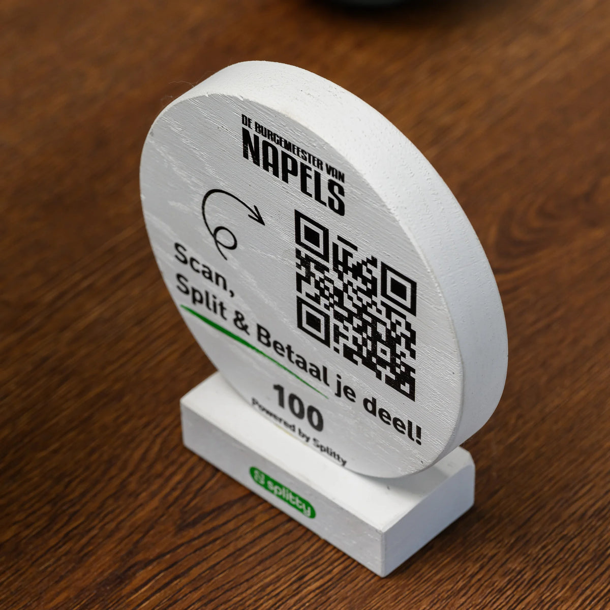 QR стенд дубовый с гравировкой