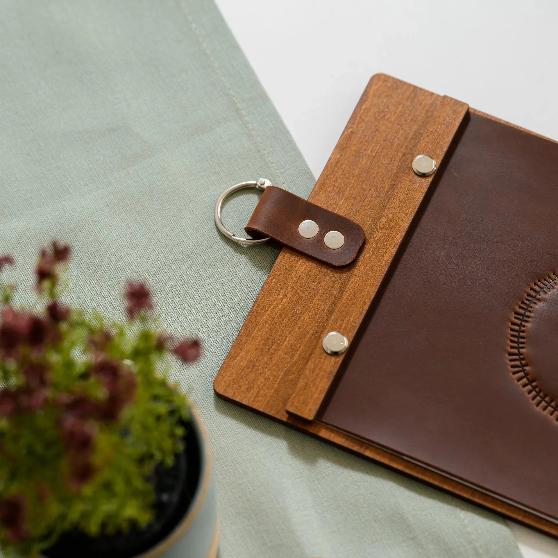Wooden Menu Board with Crazy Horse Leather Cover and Handling (P02A5) - inkohoreca - shop