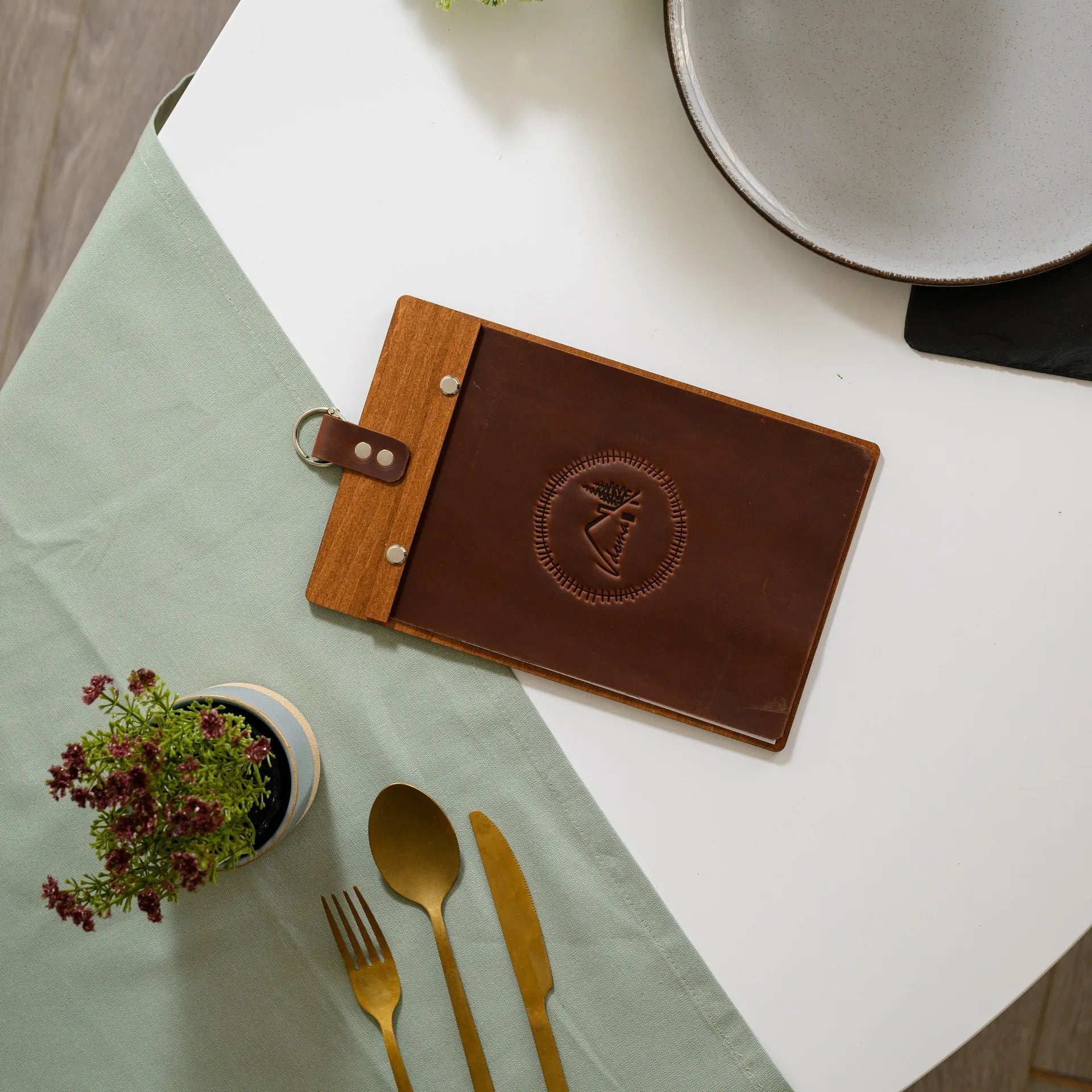Wooden Menu Board with Crazy Horse Leather Cover and Handling (P02A5) - inkohoreca - shop