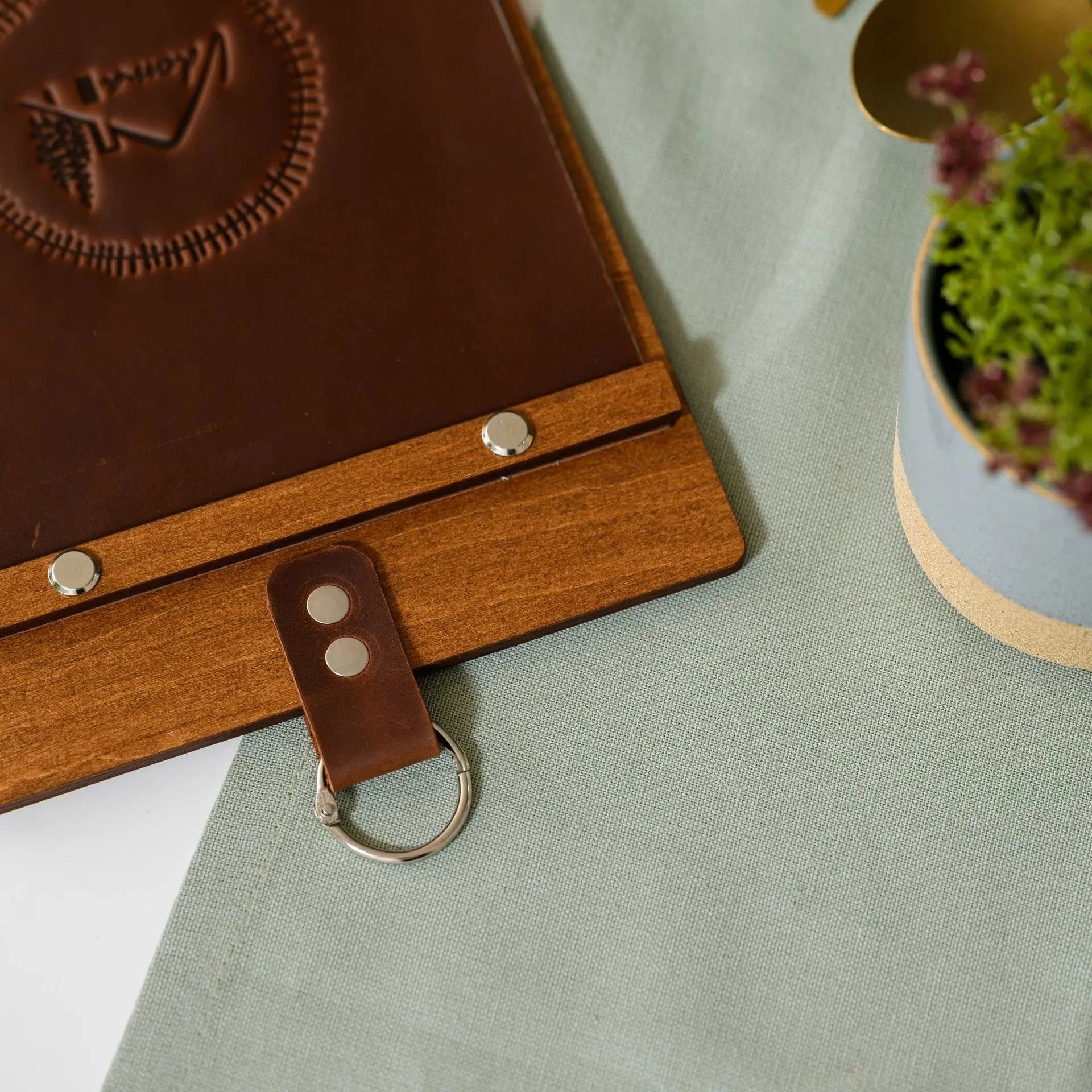 Wooden Menu Board with Crazy Horse Leather Cover and Handling (P02A5) - inkohoreca - shop