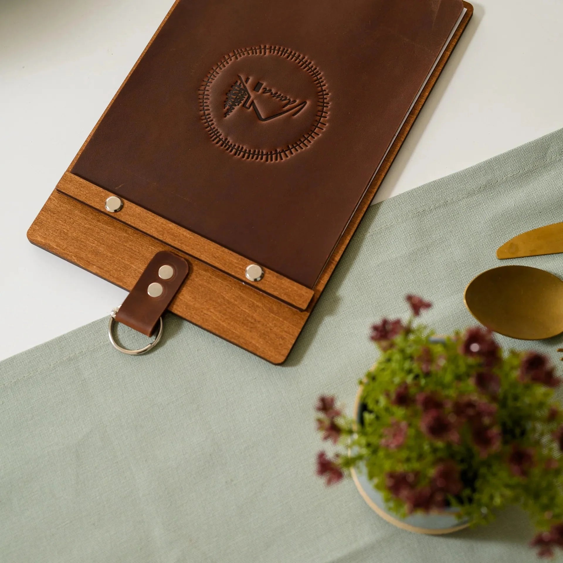 Wooden Menu Board with Crazy Horse Leather Cover and Handling (P02A5) - inkohoreca - shop