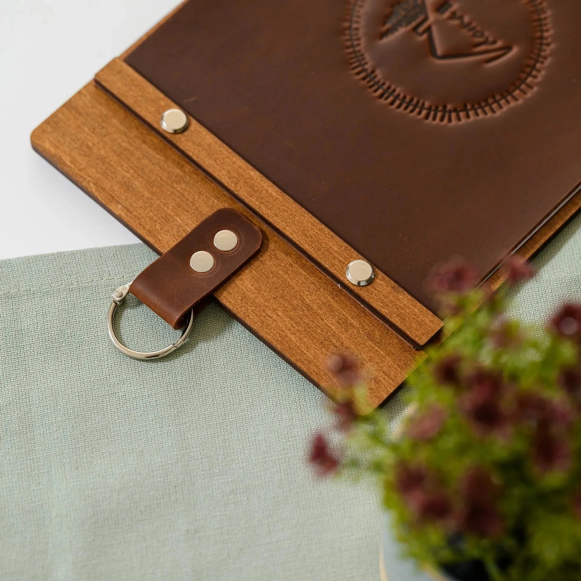 Wooden Menu Board with Crazy Horse Leather Cover and Handling (P02A5) - inkohoreca - shop