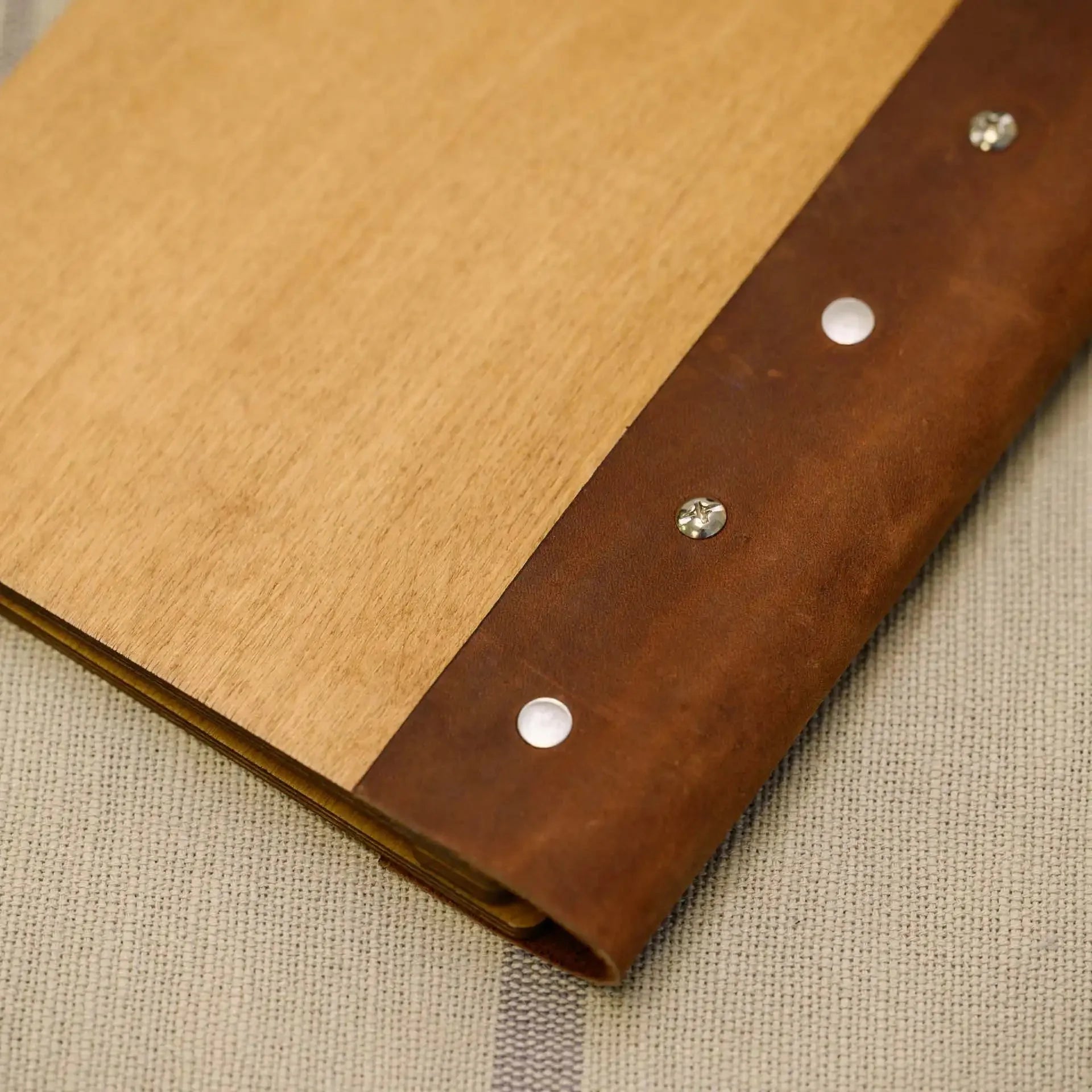 Wooden Wine Menu Holder with Leather Spine (M03A6) - inkohoreca - shop