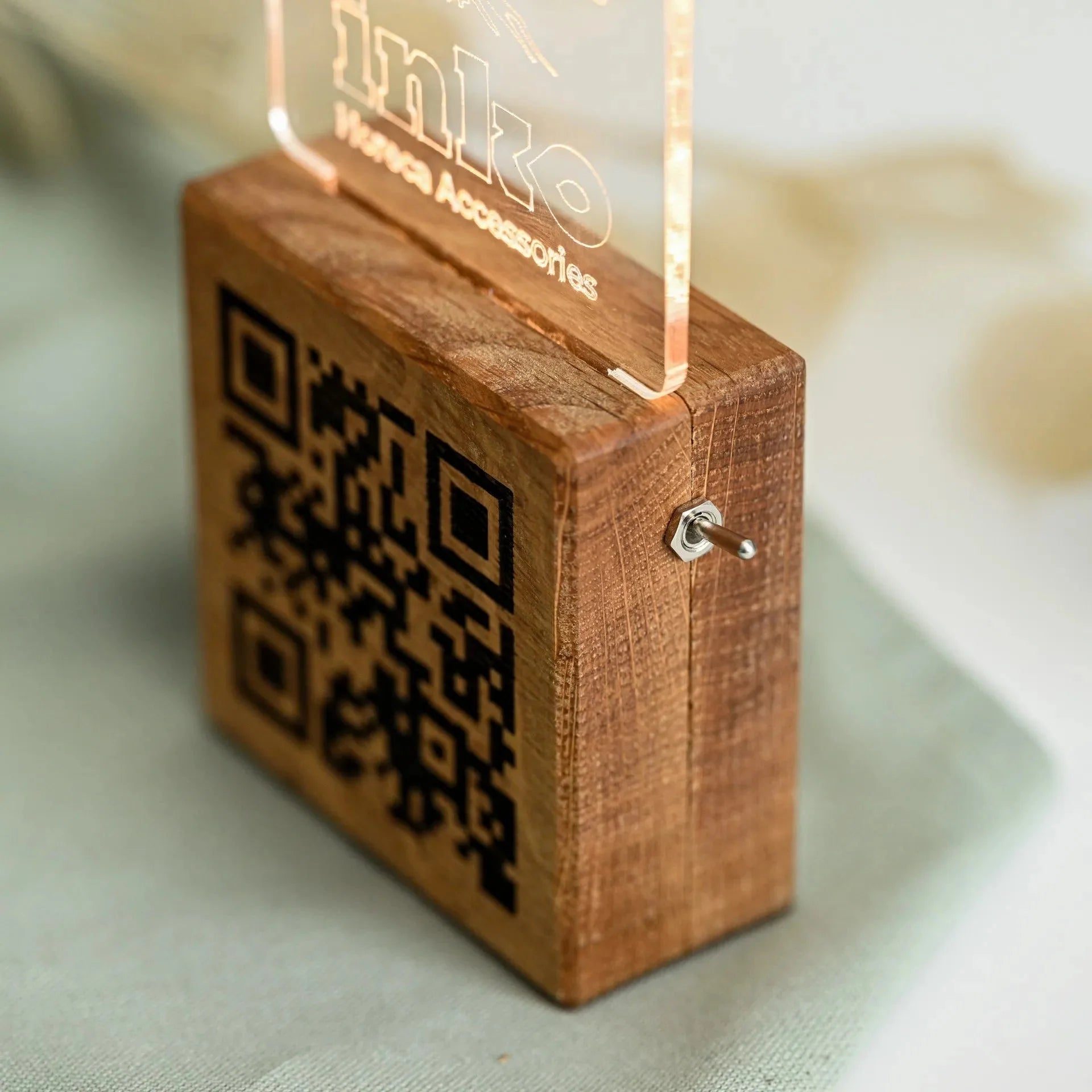 Acrylic QR Code Plate with Illumination (QW06) - inkohoreca - shop