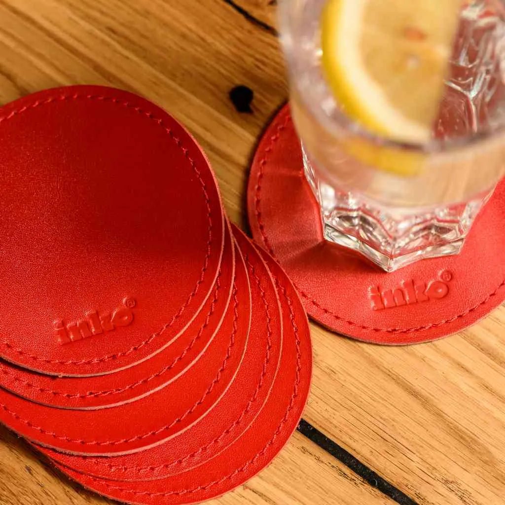 Кругла підставка під чашку з натуральної шкіри Crazy Horse коричневого кольору, вид зверху.