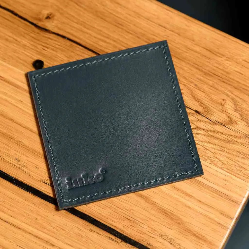 Крупний план фактури шкіри на підставках Capri