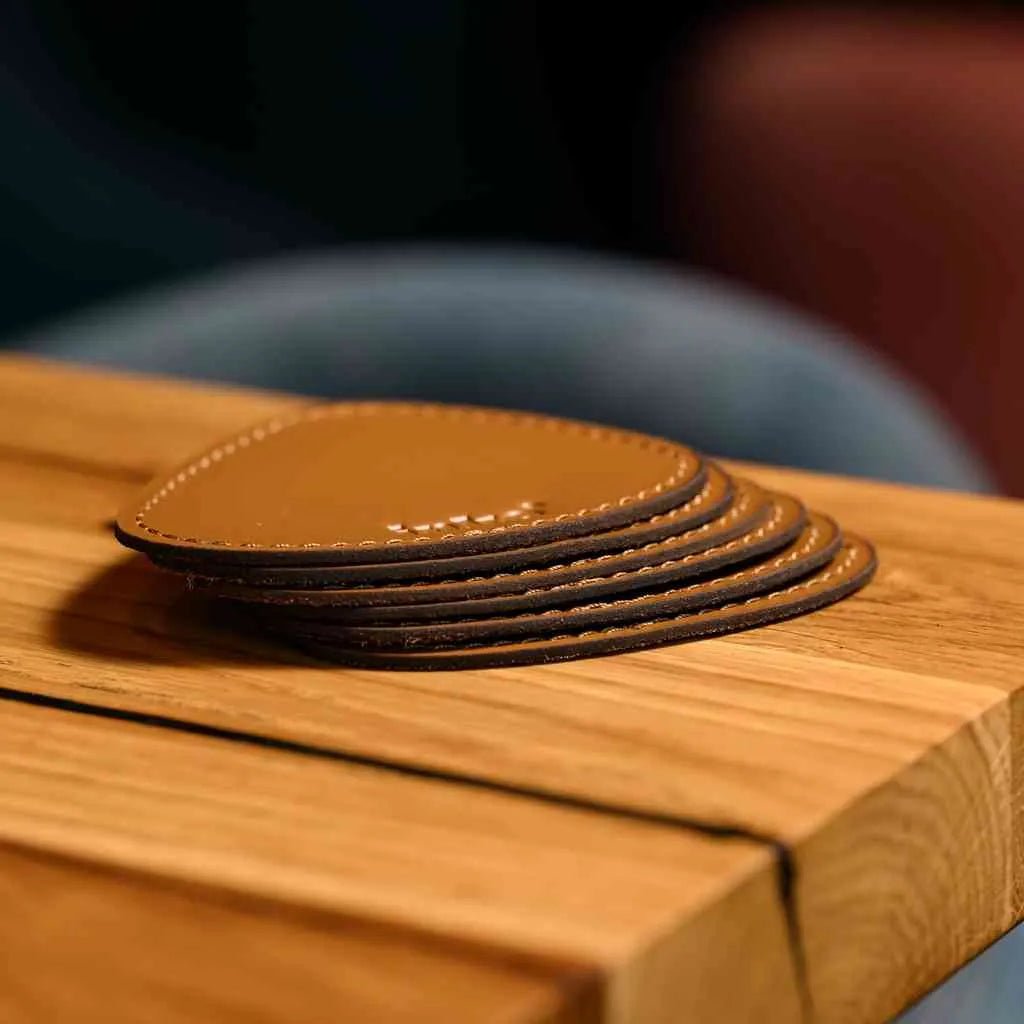 Натуральна шкіра Capri — підставки у формі краплі для чашок і келихів