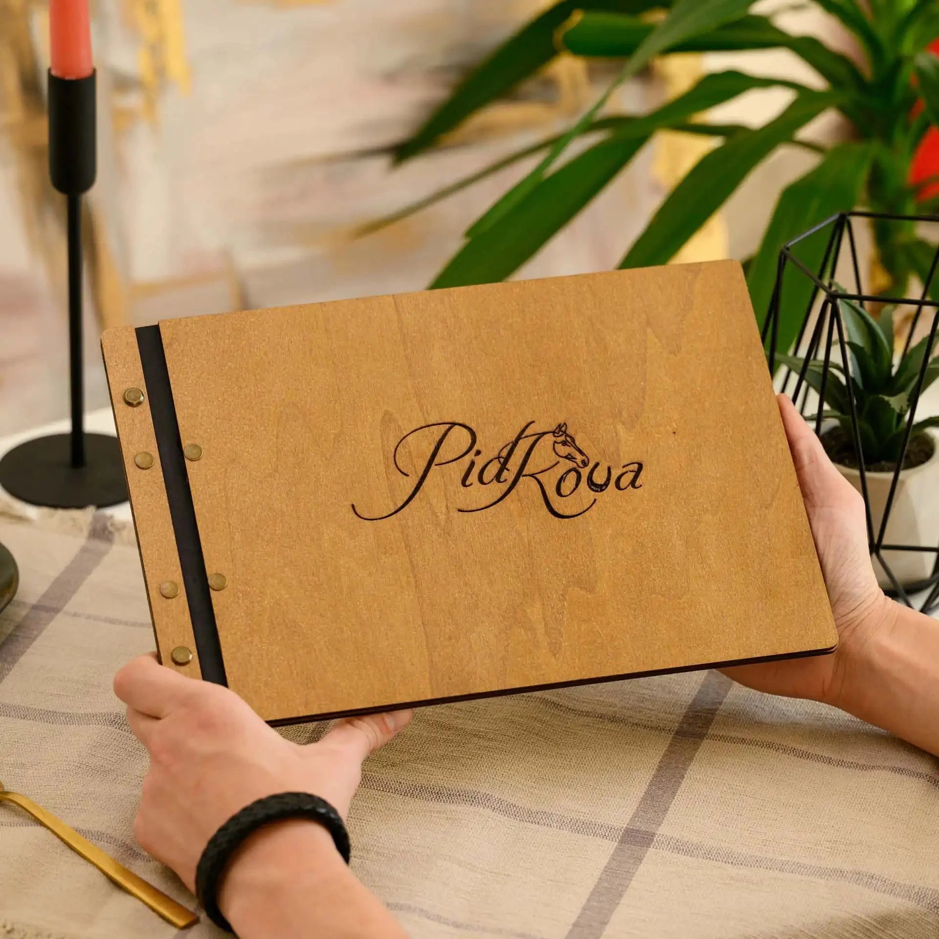 Wooden Landscape Oriented Menu Holder Fastened by Screws (M01A8) - inkohoreca - shop